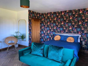 Luxury Apartment - Idyllic Lake View Setting in Tipperary